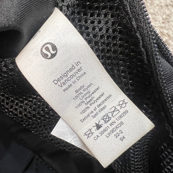 SOLD - Lululemon On My level bag - Picture 6 of 7
